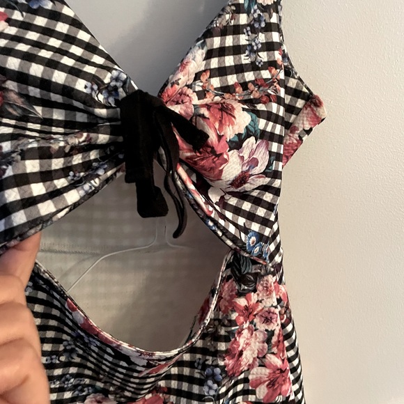 Dress - Picture 2 of 6